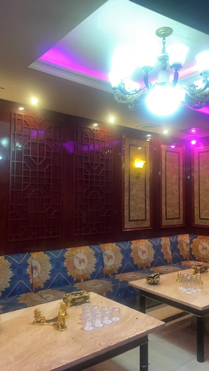 上海花园十八号商务KTV演艺gong主舞台表演