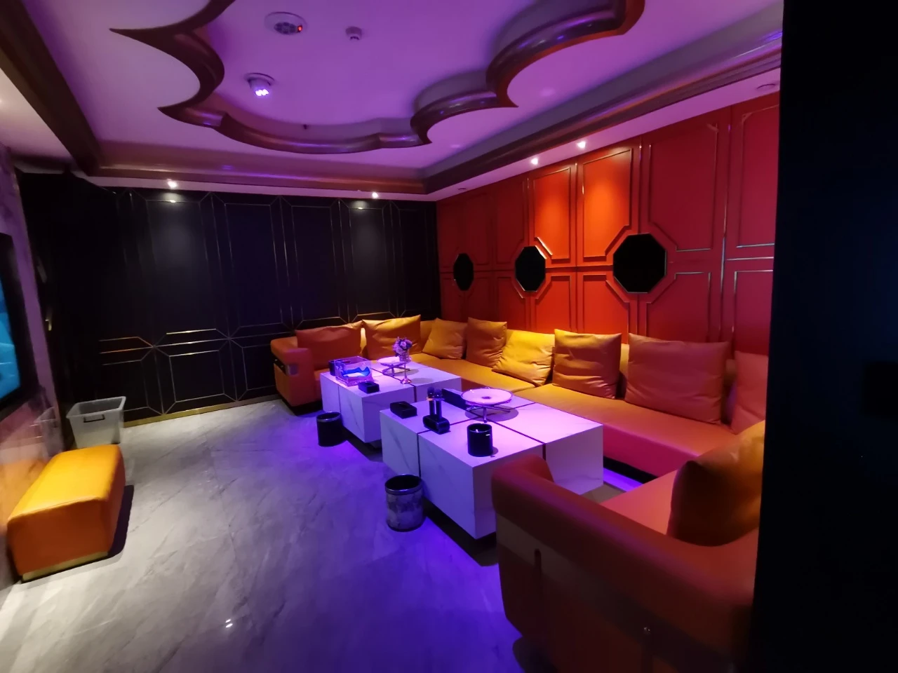 郑州天籁国际商务KTVyan员互动瞬间