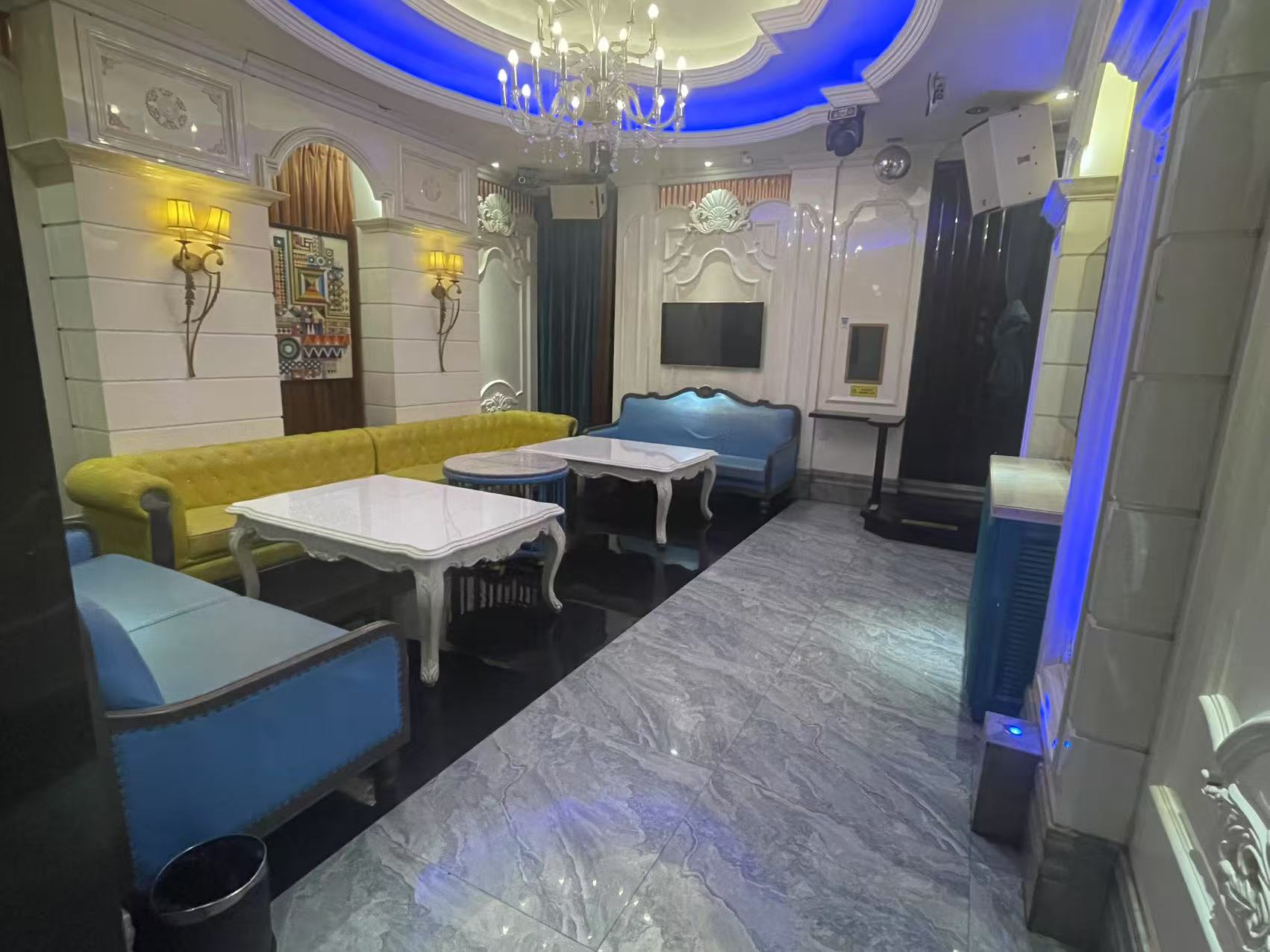 武汉商务普罗旺斯KTV甄空游戏场夜景车接