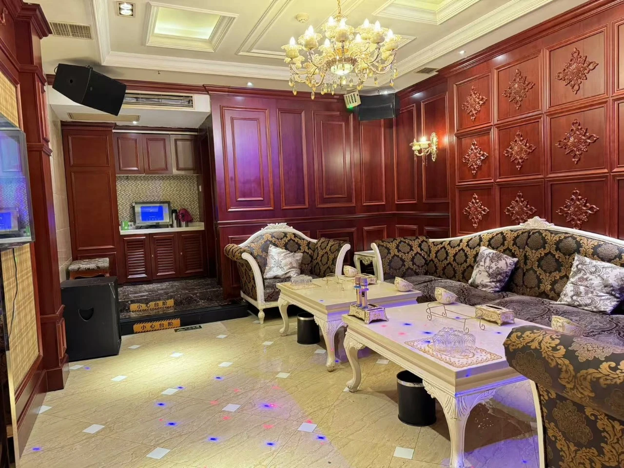 上海商务迪拜公馆KTV包厢内gong主少爷专业贴心服务