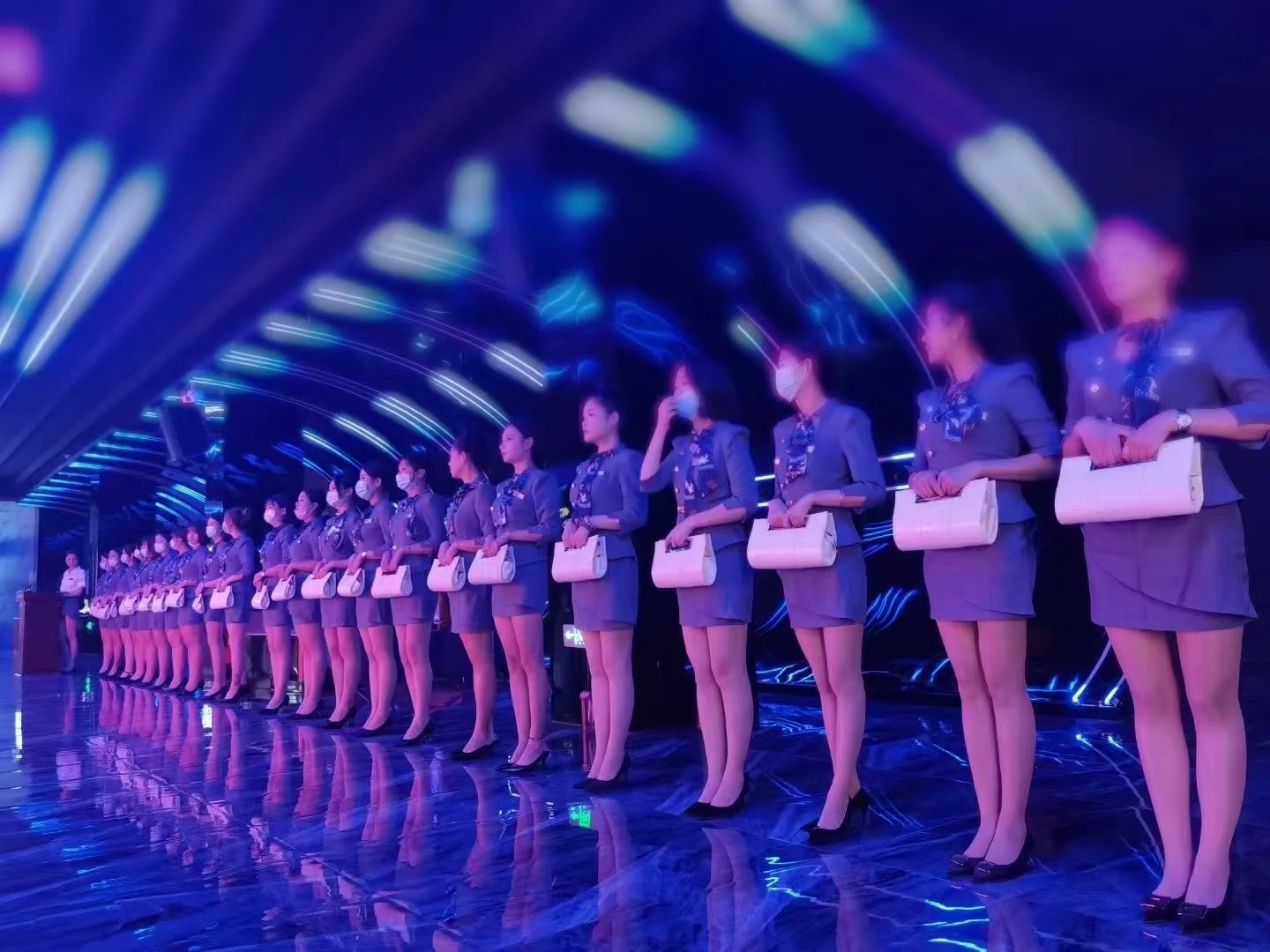 台州商务INNI PARTY KTV预订：夜色未深，故事已热