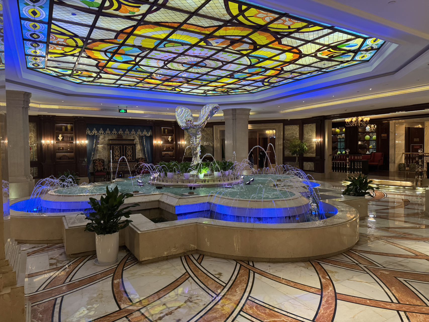 三亚商务KTV银河国际俱乐部在线订房|免费专车·全城秒到