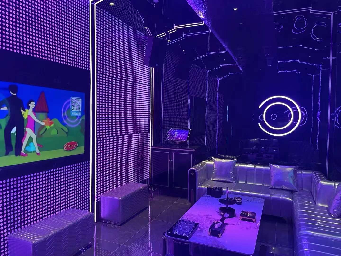 青岛商务KTV新乐汇走廊设计