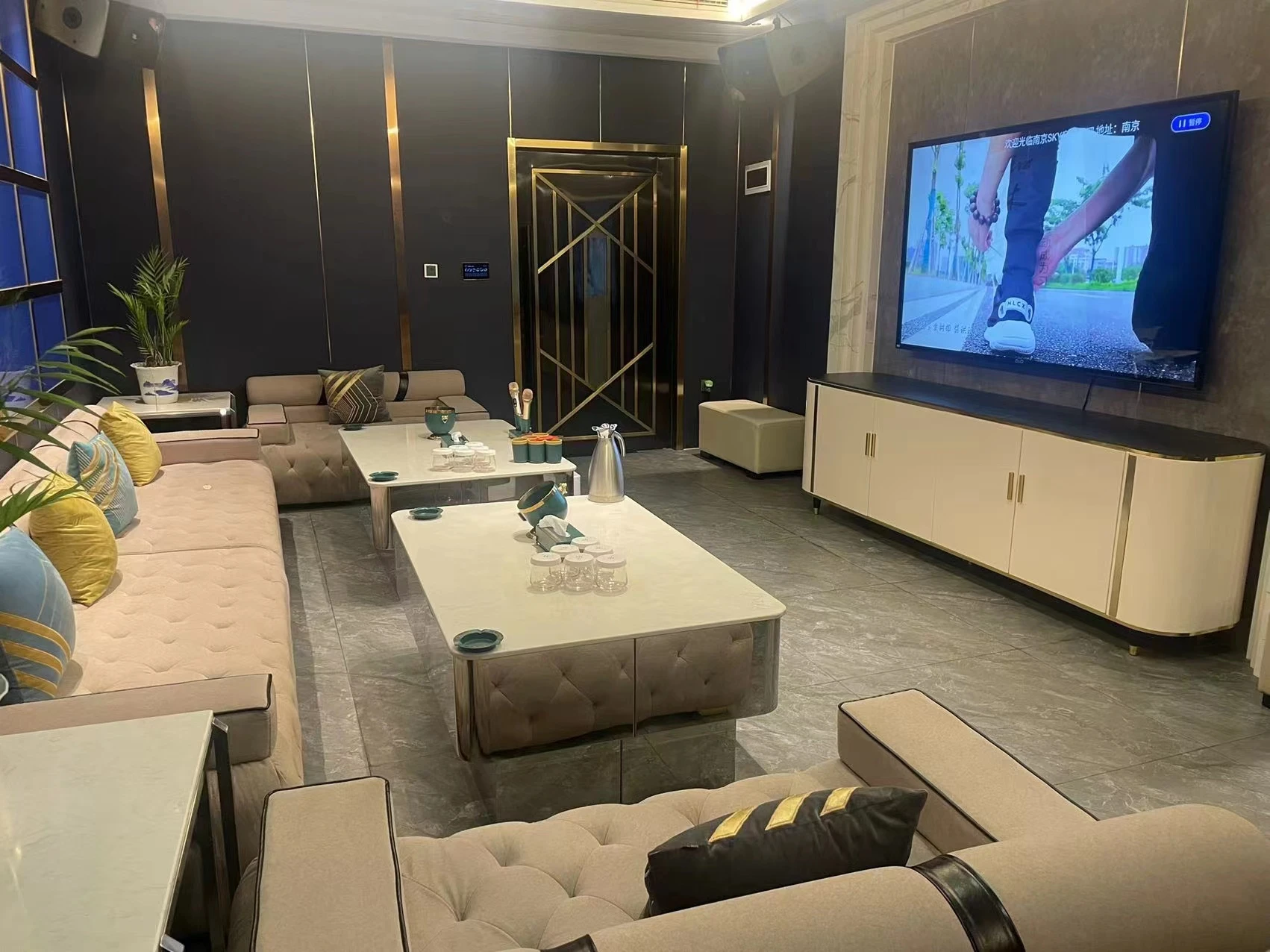 商务九天国际KTV行政商务包厢