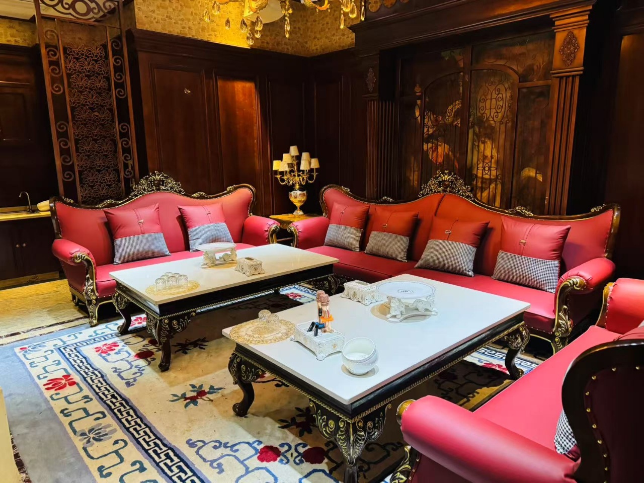 嗨帝商务KTV专属少爷提供贴心服务