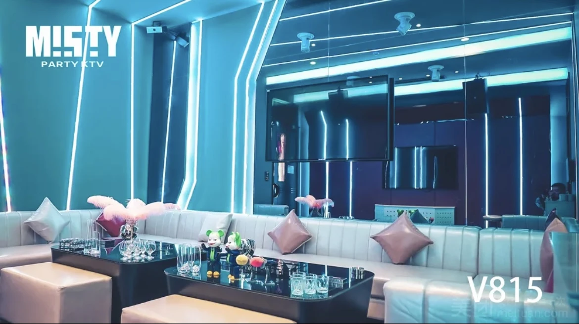 gong主在玺阁商务KTV包厢献唱