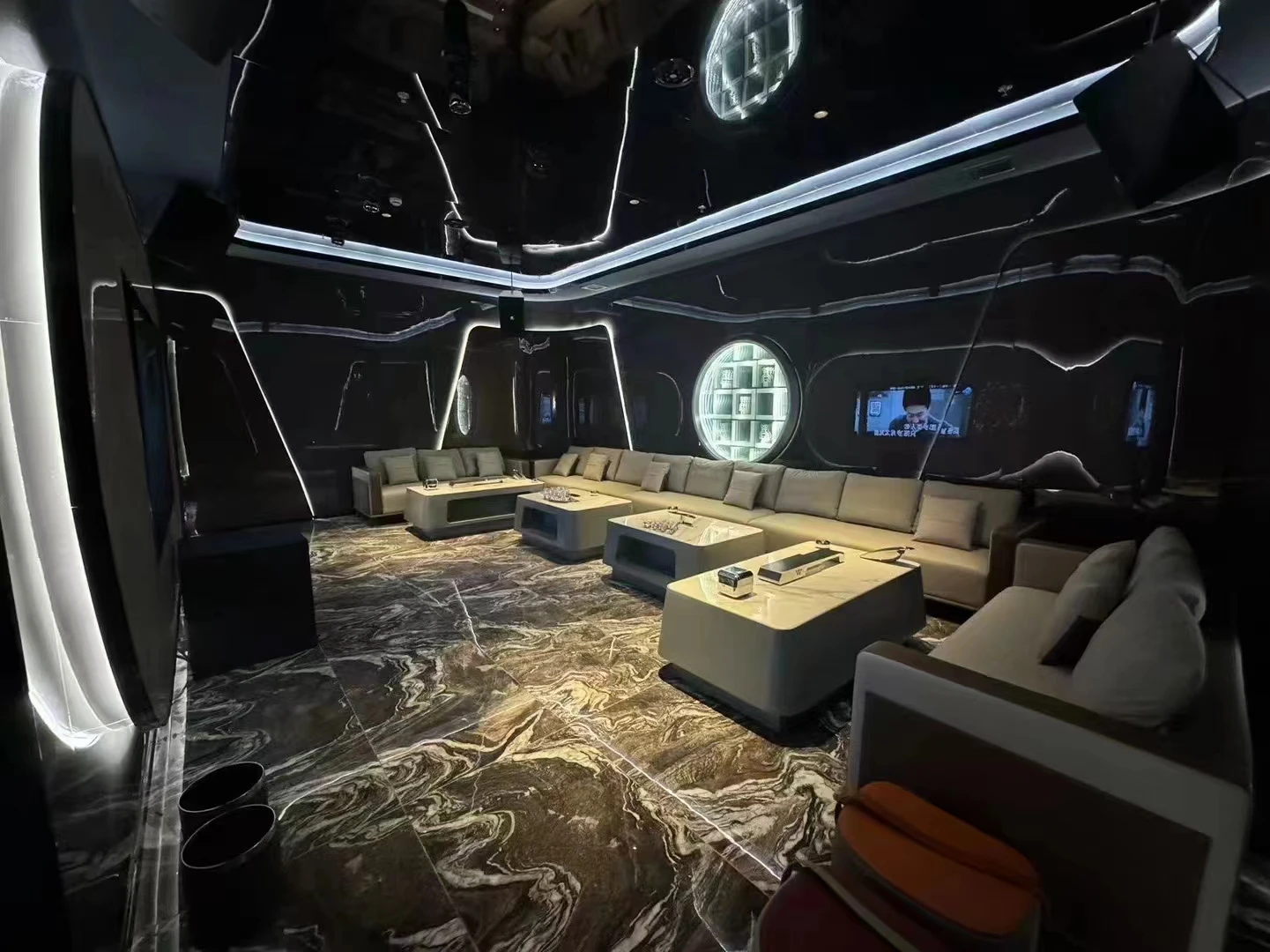 万丽汇商务KTV夜间氛围