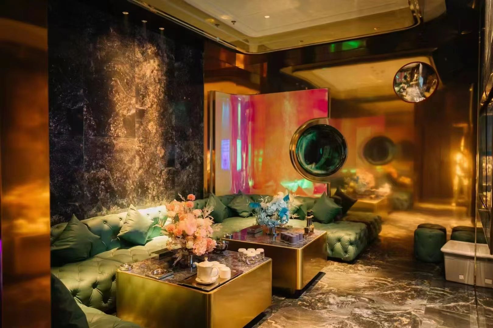 凯诗漫商务KTV走廊艺术装置与灯光交相辉映