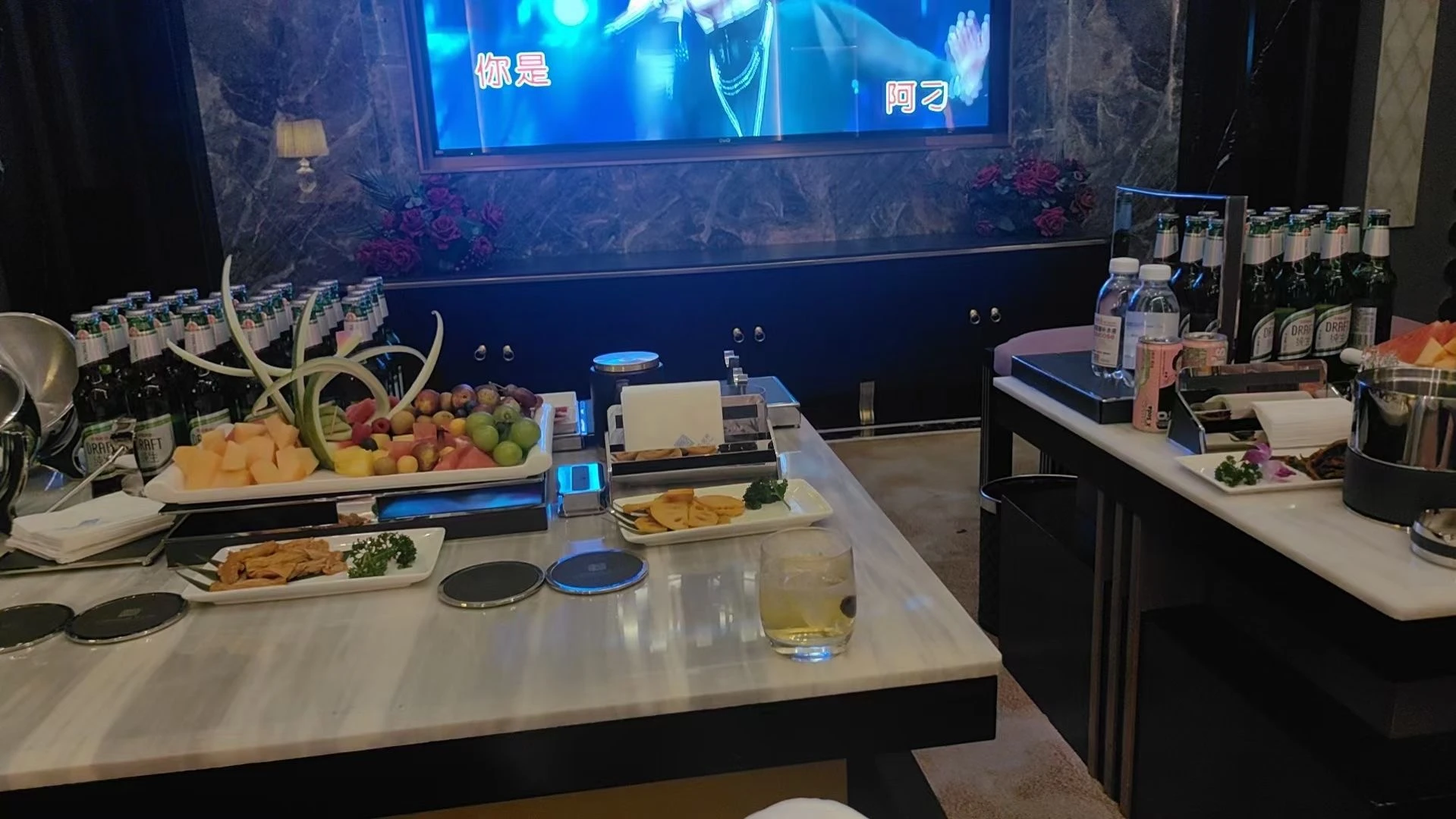 云鼎国际商务KTV主题派对房绚丽灯光