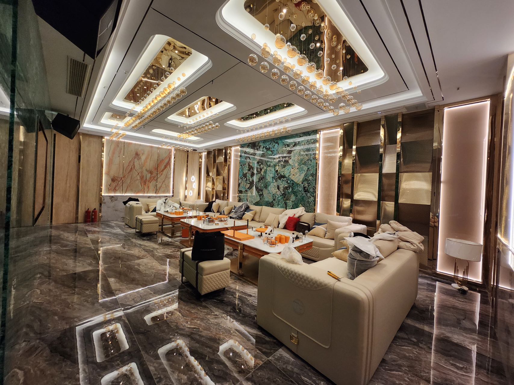 西安未央太阳神伯爵商务KTV yan员礼遇