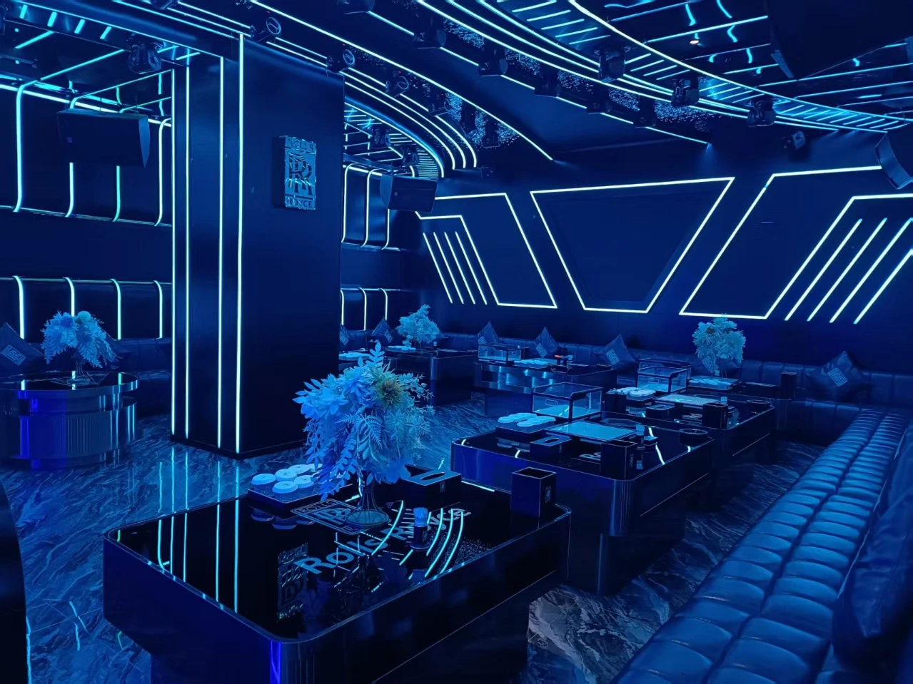 天津皇朝商务KTV门面夜色