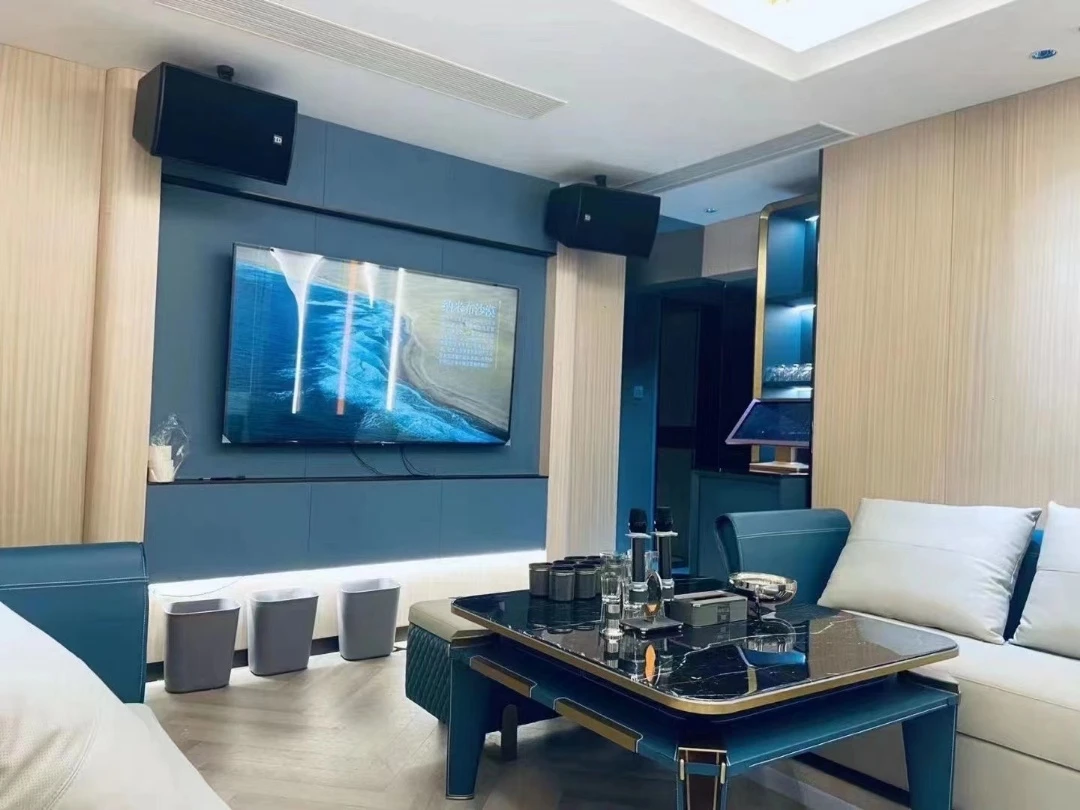 南美商务KTV吧台多种限量威士忌与香槟展示