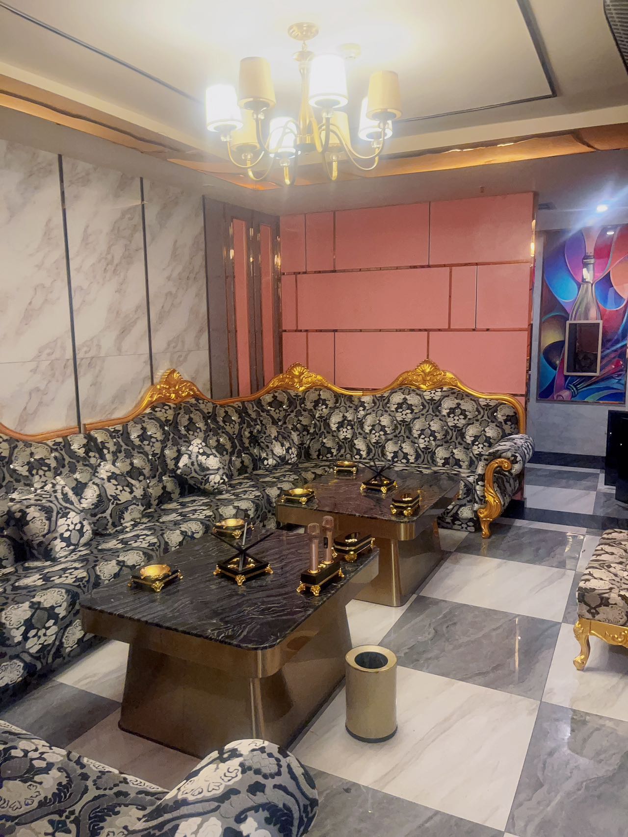 昆明商务锦都大酒店KTV高清屏幕与灯光