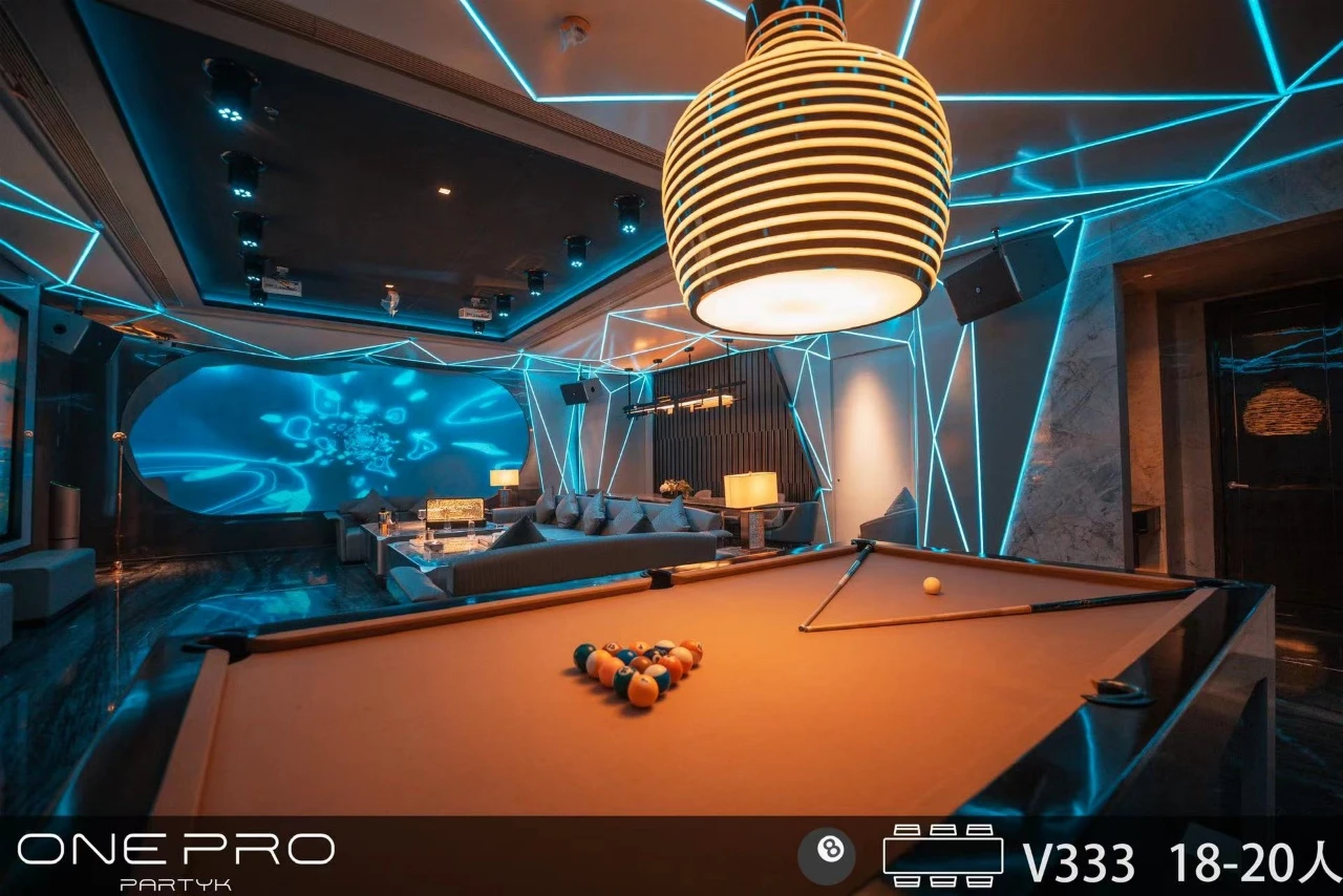 ONE PRO走廊灯光艺术