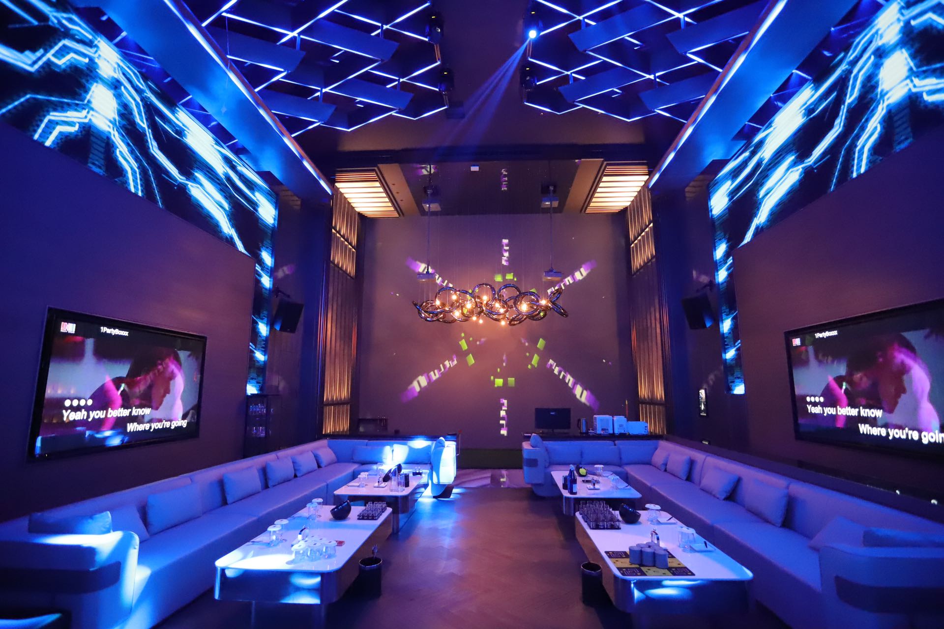 泉州国潮俱乐部商务KTV预订_免费专车接送_gong主小费透明