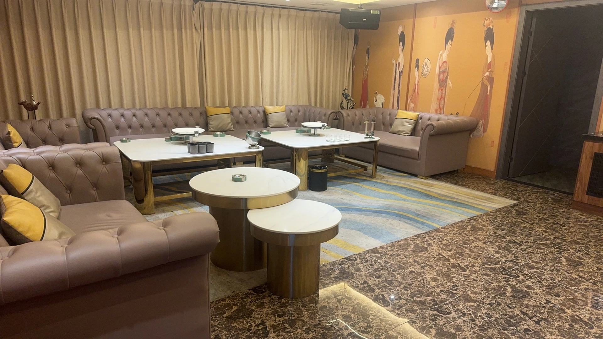 泉州名人国际商务KTV预订指南：尊享夜生活新坐标