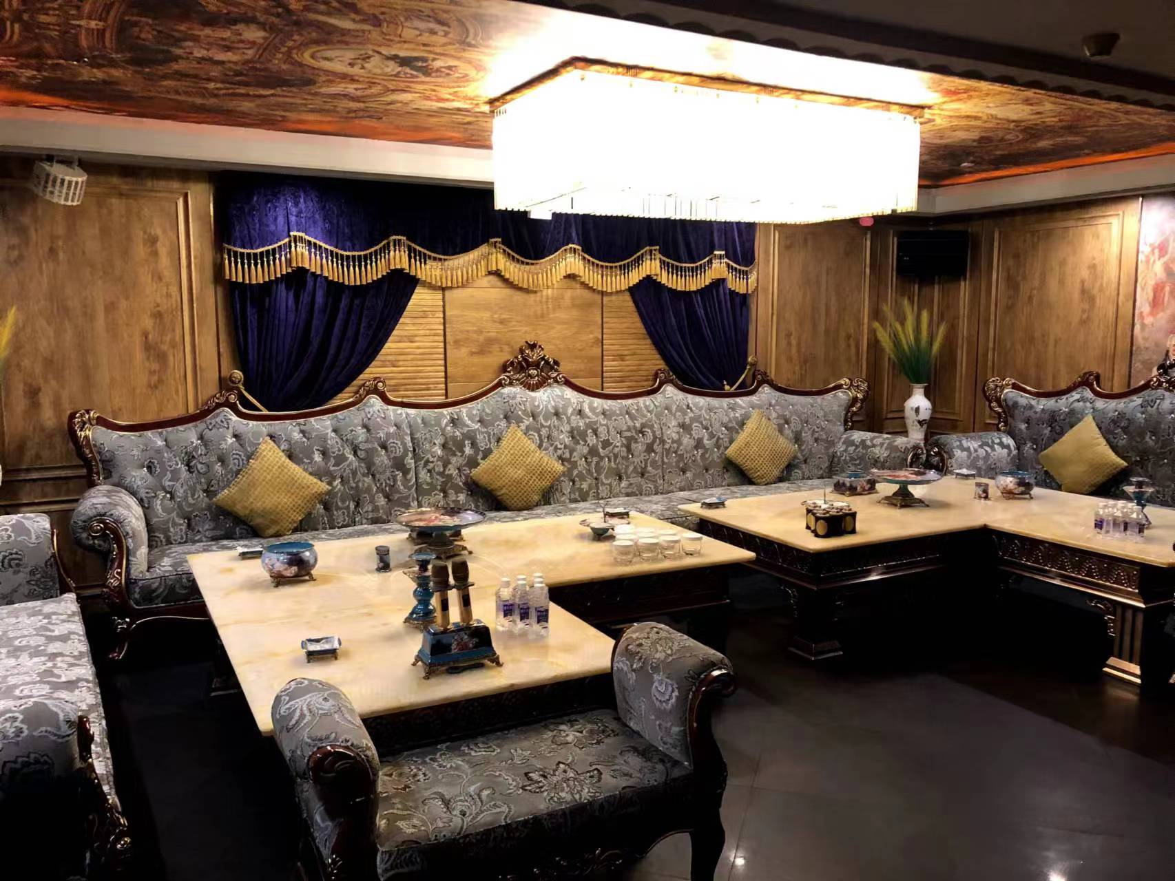 金华凤凰城商务KTV金磐路店夜幕入口