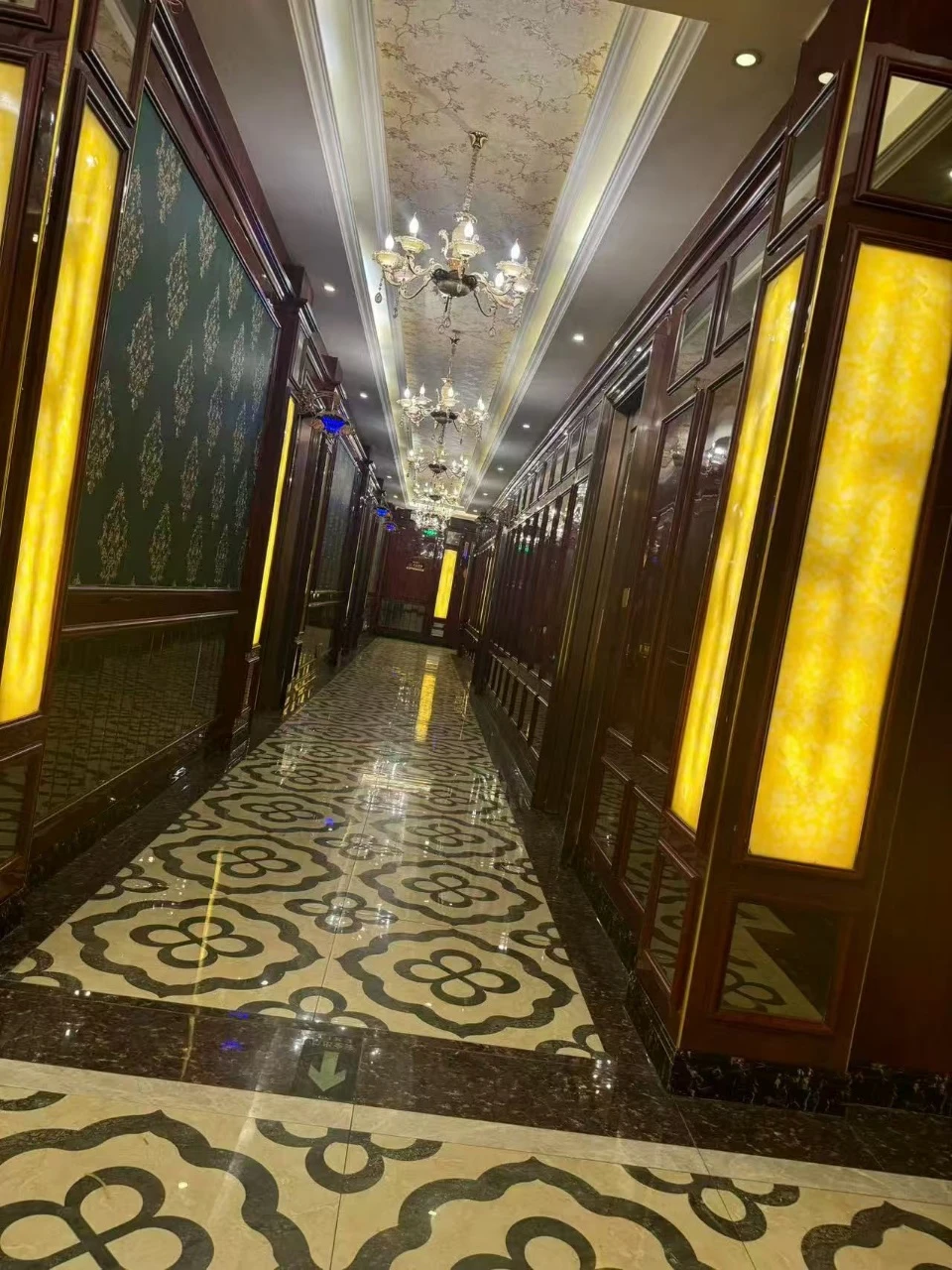 青岛8号商务KTV预订 | 青岛高端商务KTV夜生活首选