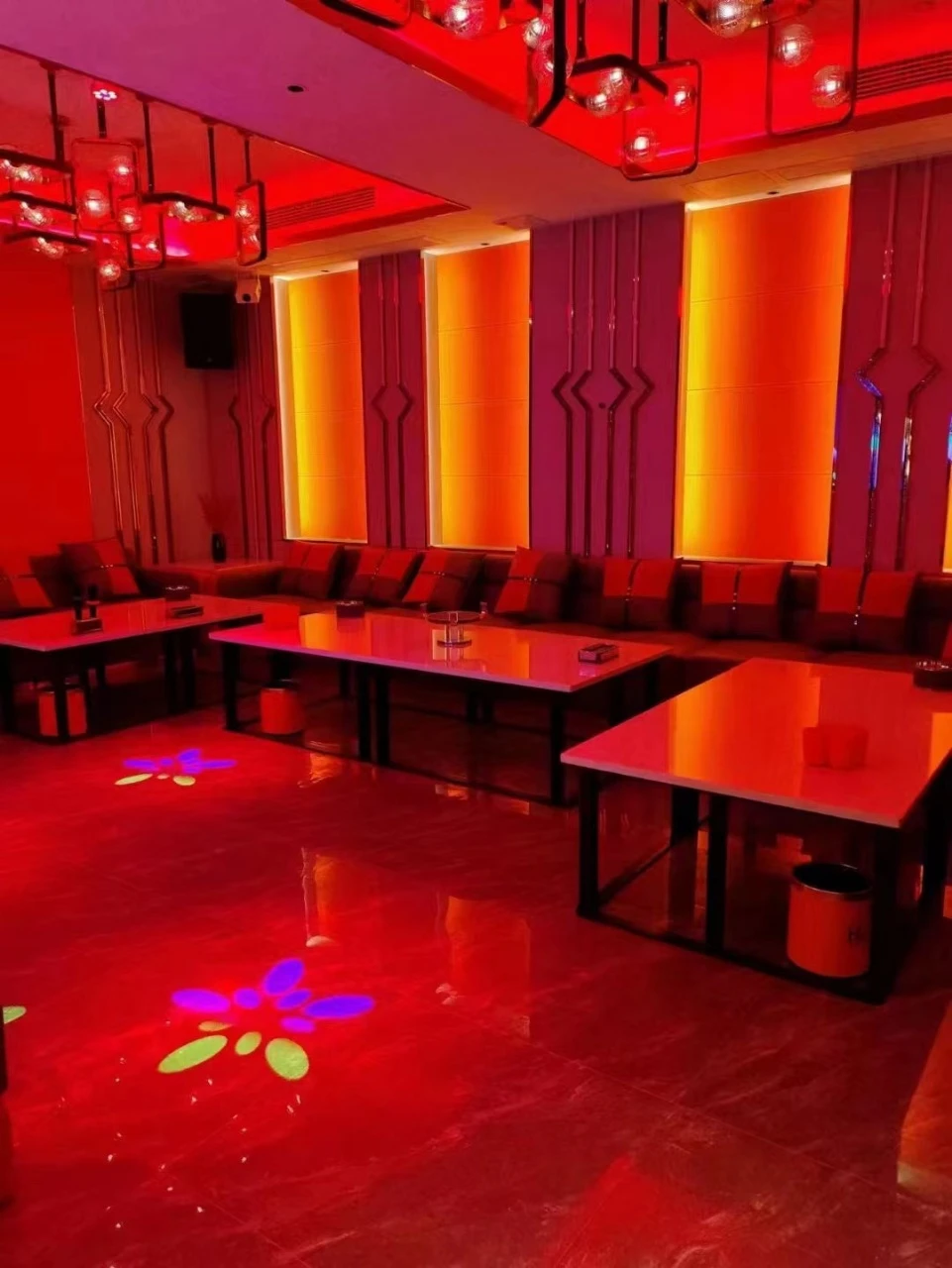 鸿鑫殿商务KTV服务团队