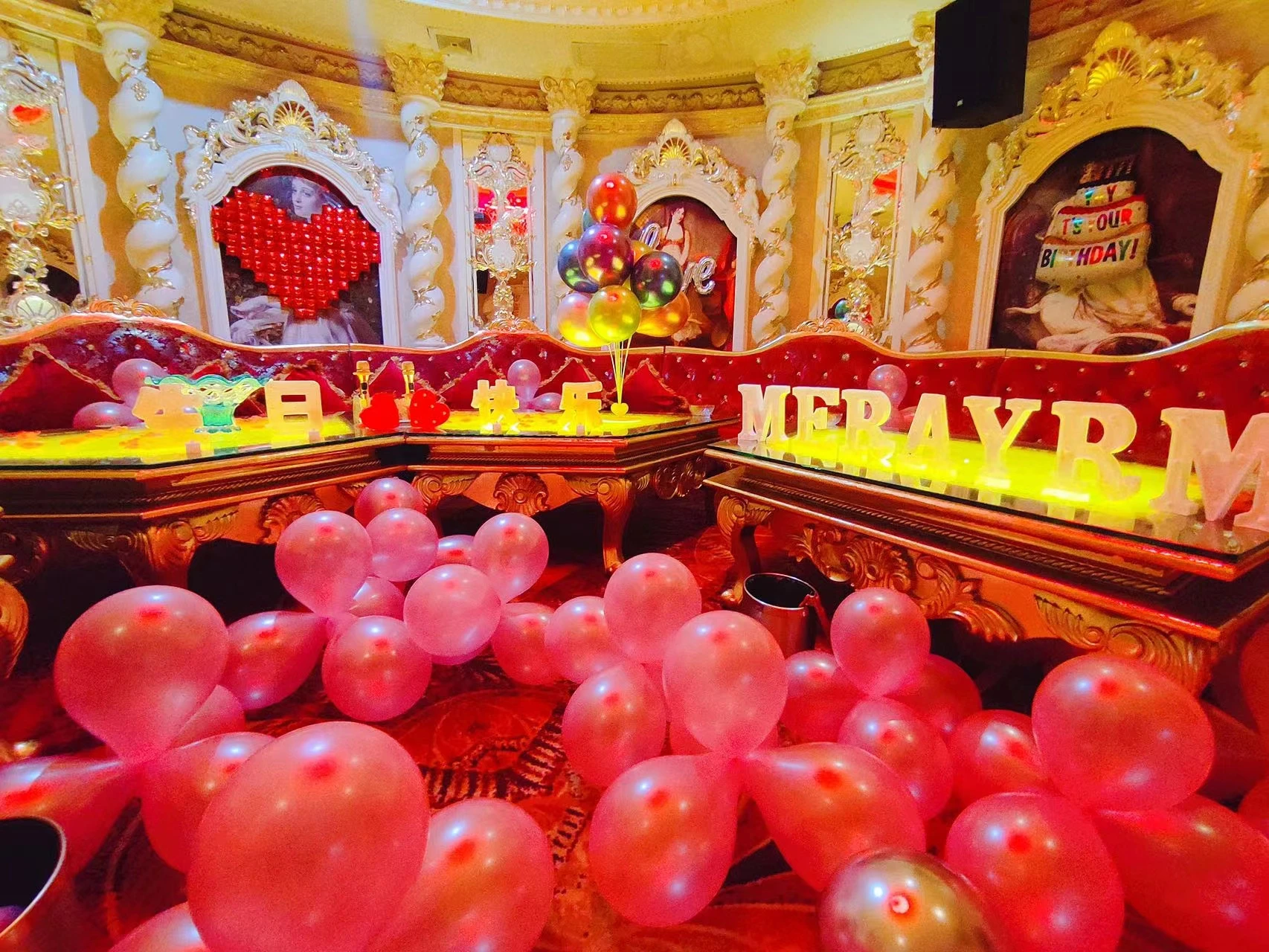 昆明皇家城堡臻乐商务KTV夜景