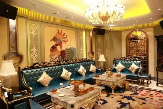 上海商务KTV专业服务团队列队迎宾