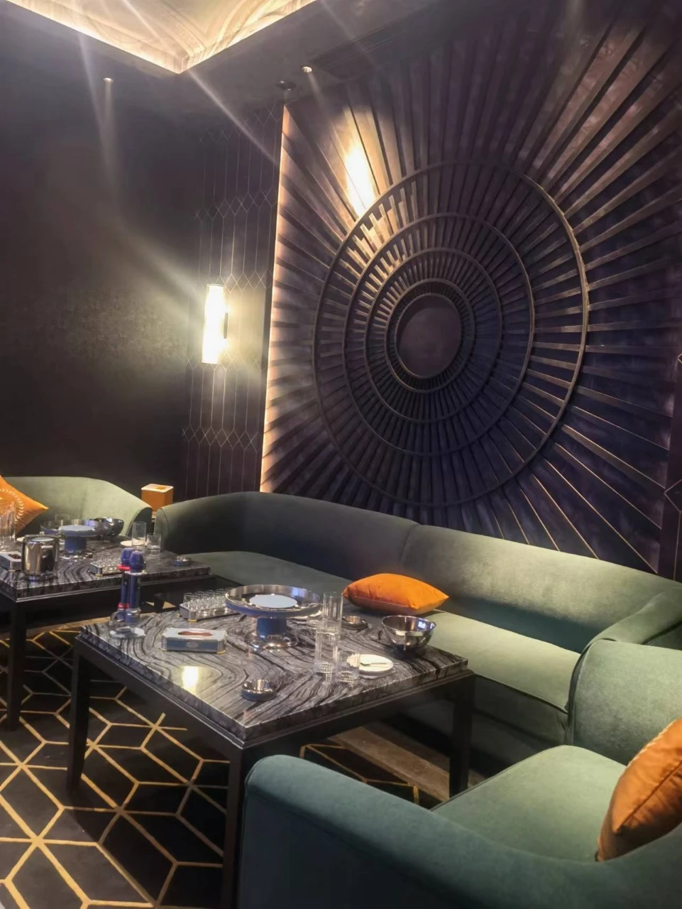 上海君悦会商务KTV包厢内部全景