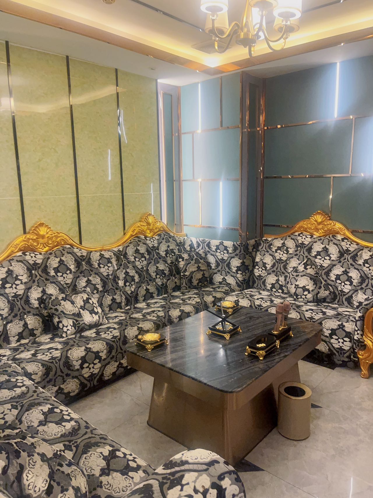 昆明商务锦都大酒店KTV大包豪华场景