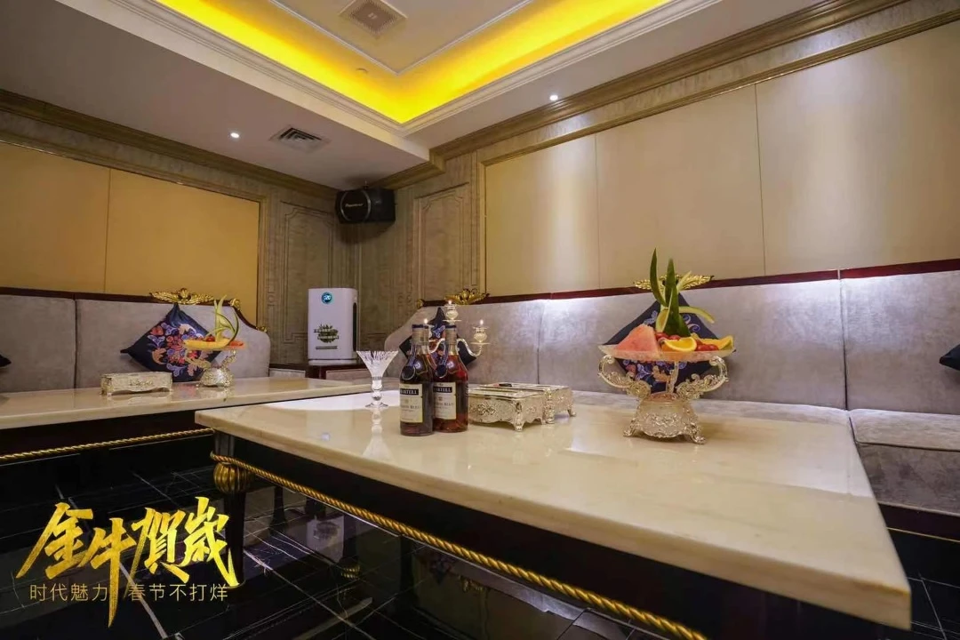 上海黄浦夜景与商务KTV包窗视角