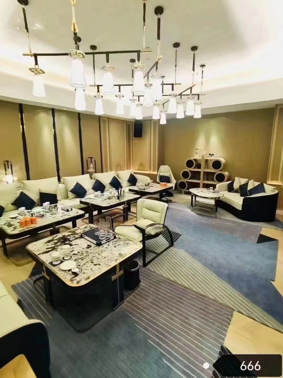 南通金尊商务KTV未来科技主题包厢