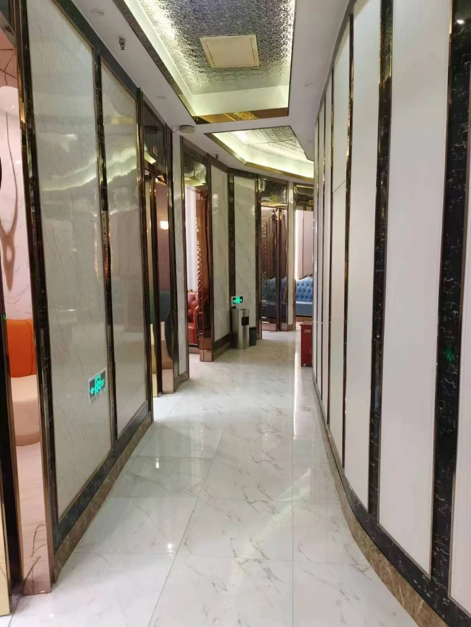 上海月亮湾商务KTV豪华走廊