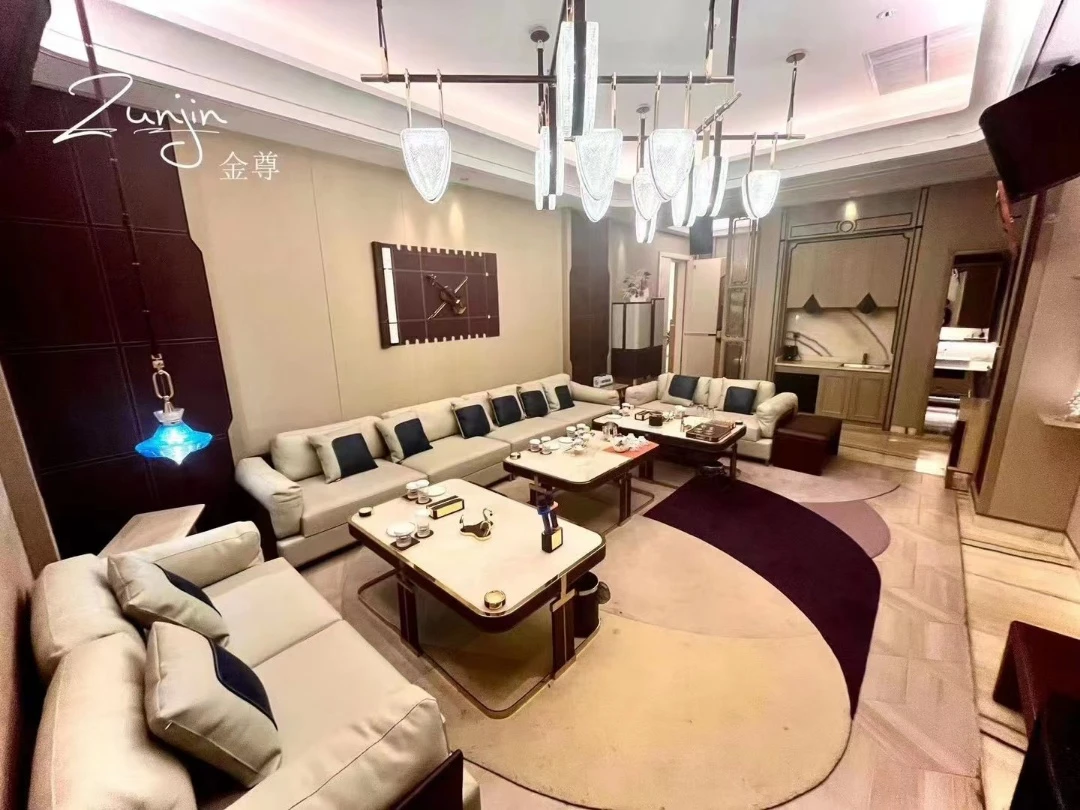 南通金尊商务KTV奢华包厢内部灯光璀璨