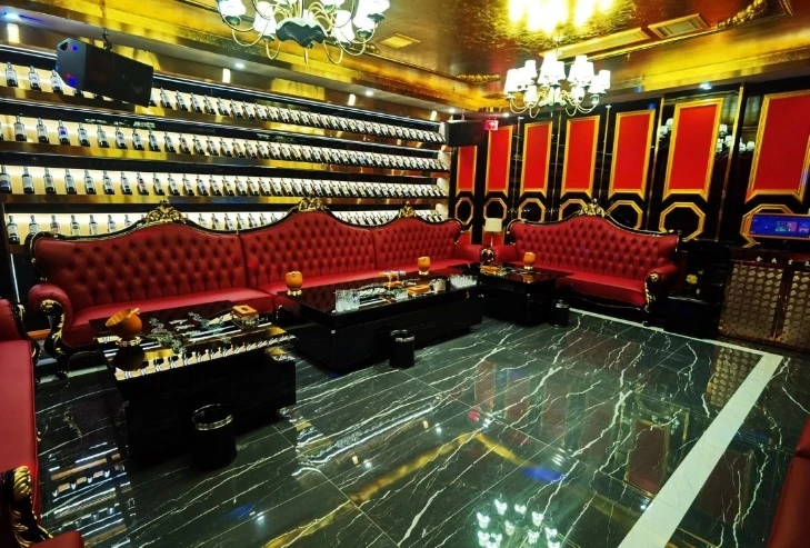 金夜星辰商务KTV地下停车场VIP通道