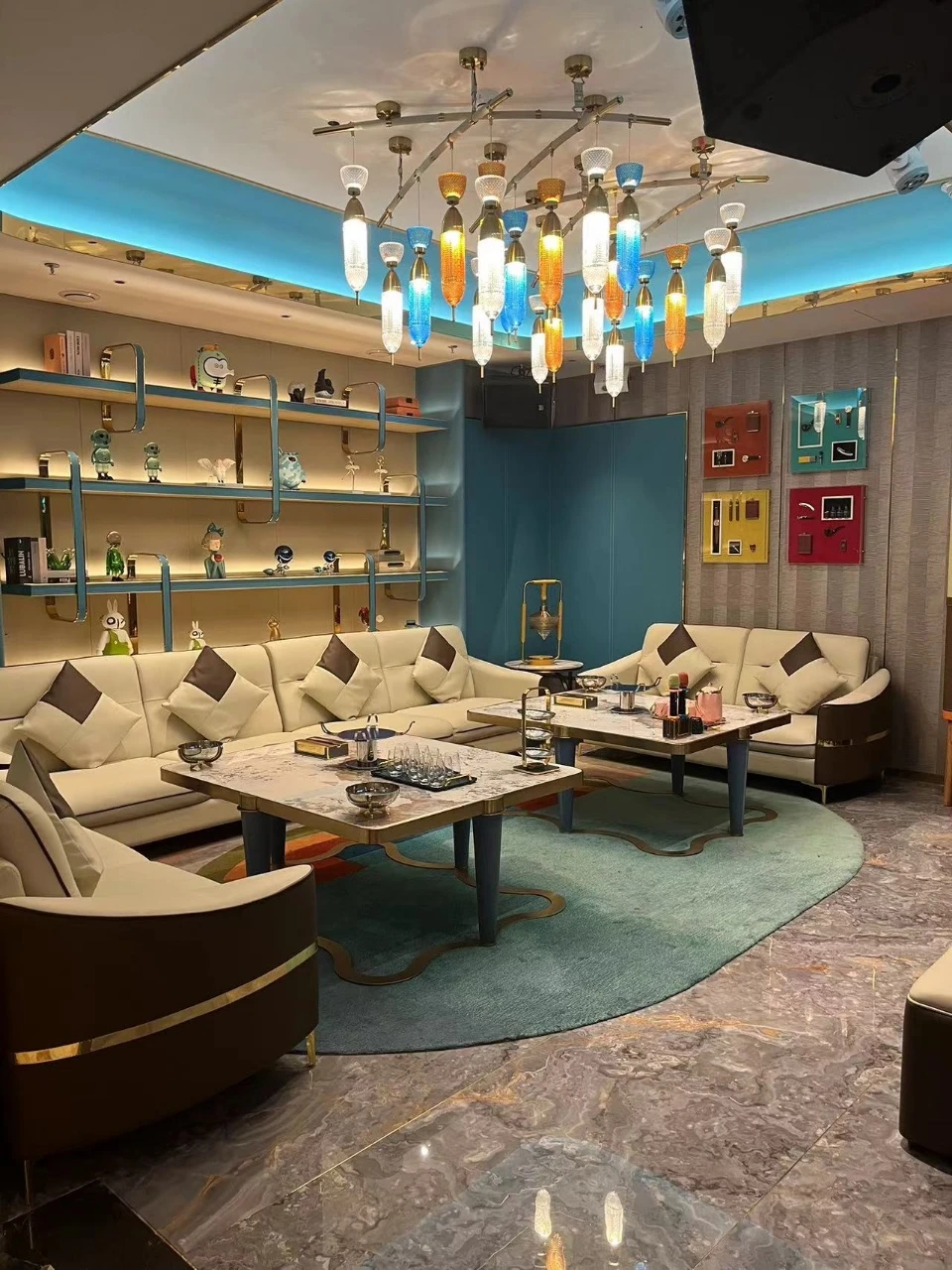 云梦泽商务KTV豪华包间内景与鲜花布置