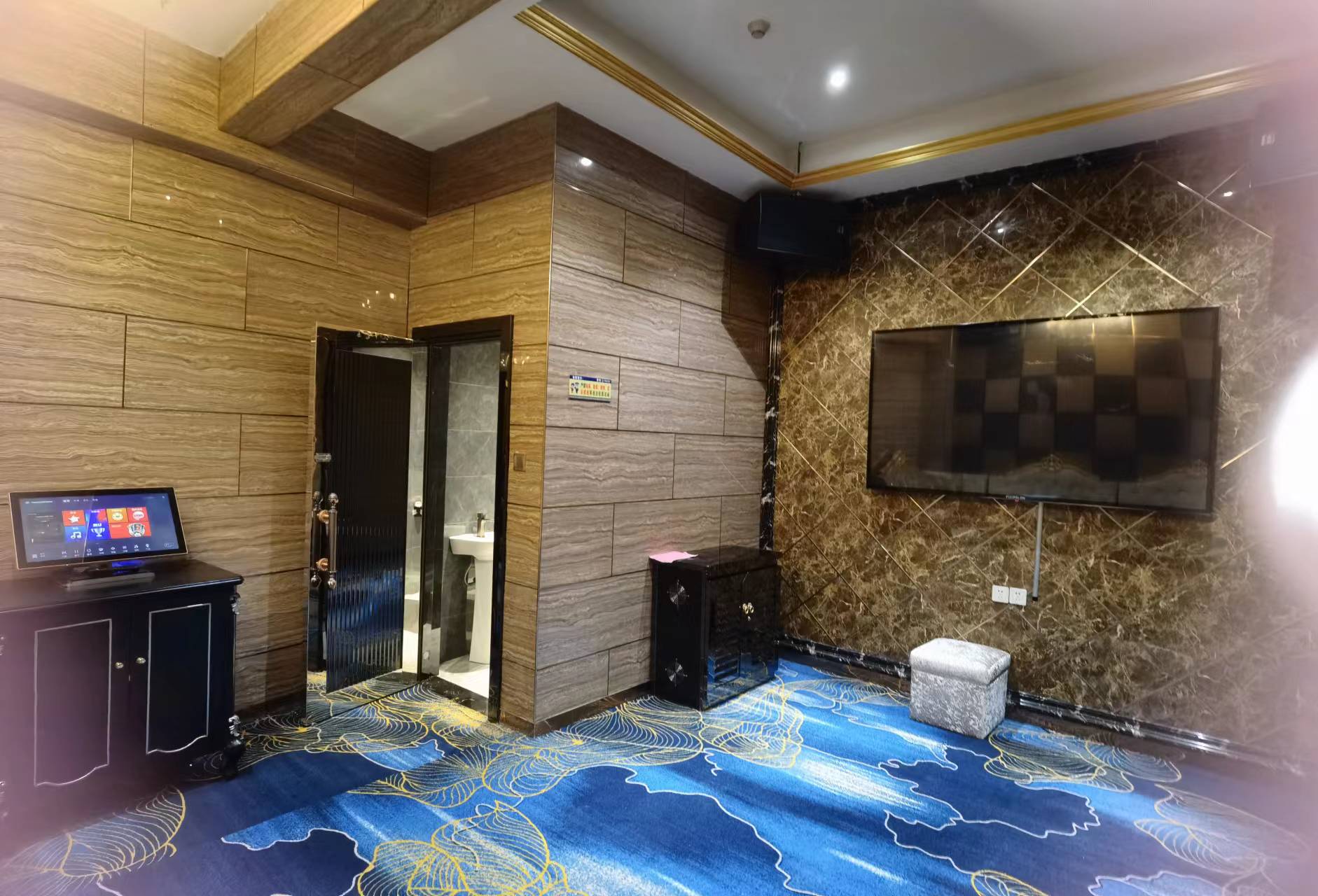 南京市雨花台区板桥商务KTV鼎豪娱乐豪华预订