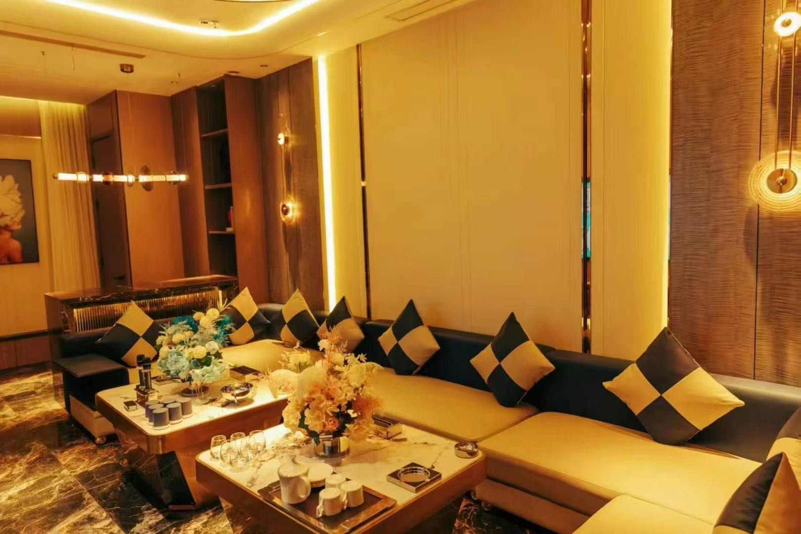 无锡凯诗漫商务KTV至尊包厢内景星空顶流光溢彩