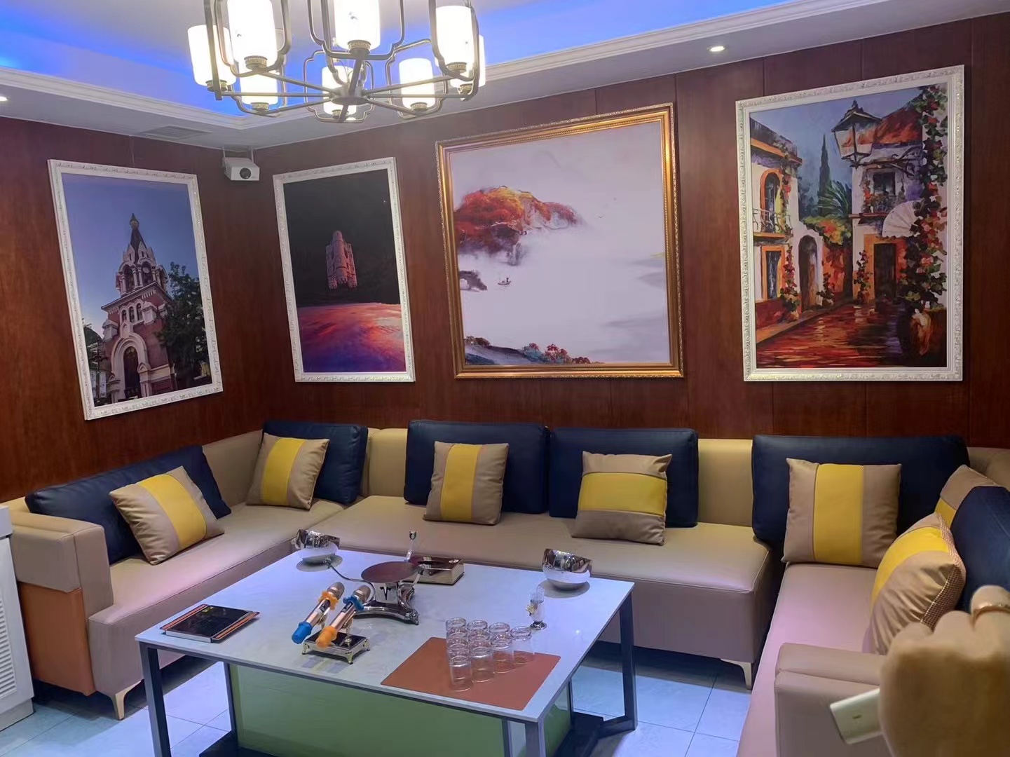 上海星金夜谭商务KTV豪华包厢内部