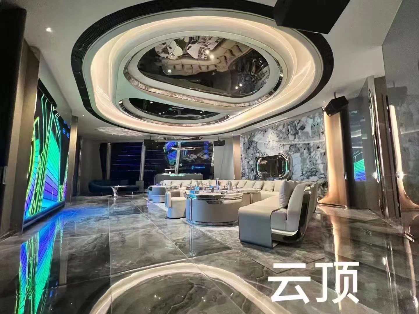 金碧王朝商务KTV包厢