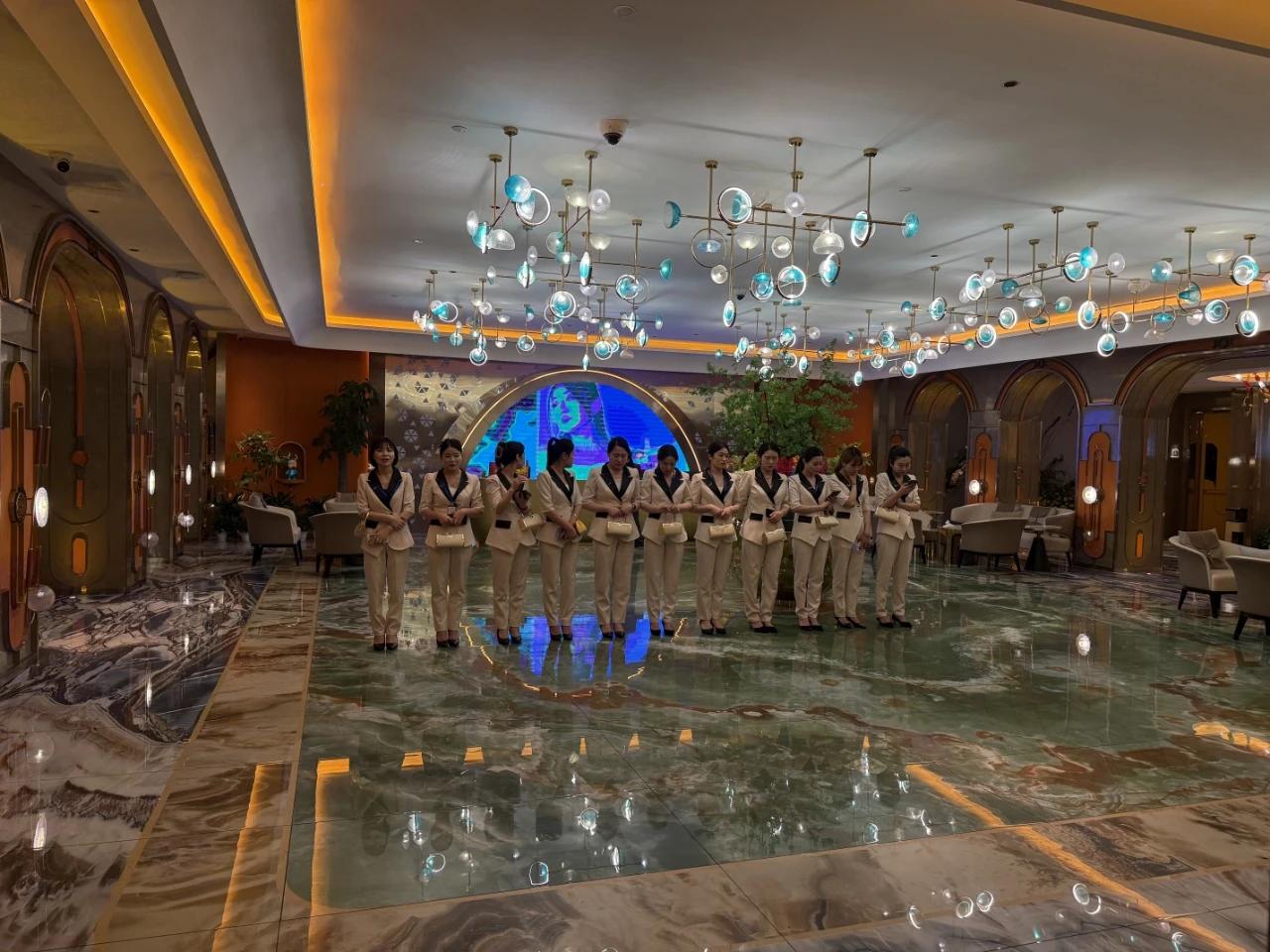 上海皇马商务KTV 专业管家与gong主团队