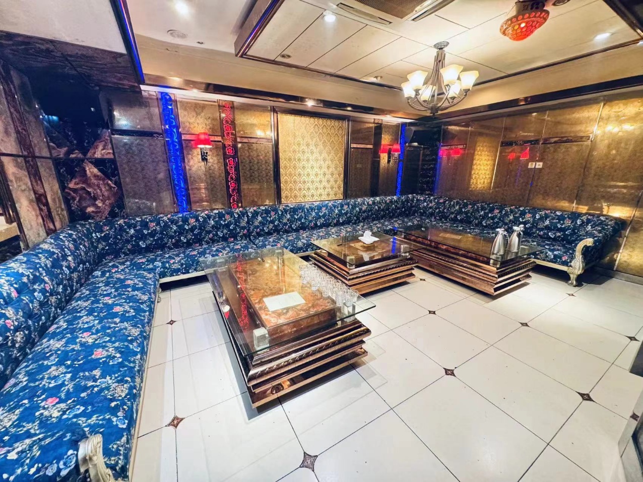 上海紫罗兰商务KTV超大包厢星空顶效果