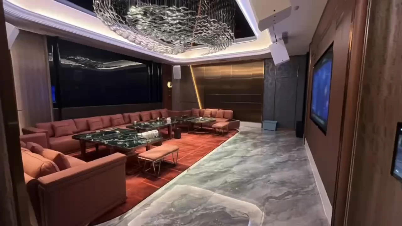 西安莲湖NPC会客厅商务KTV预订：游戏甄空换装秀即刻启程