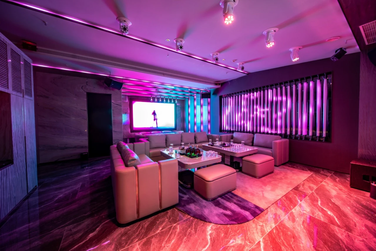 上海柒彩里商务KTV甄空主题包厢