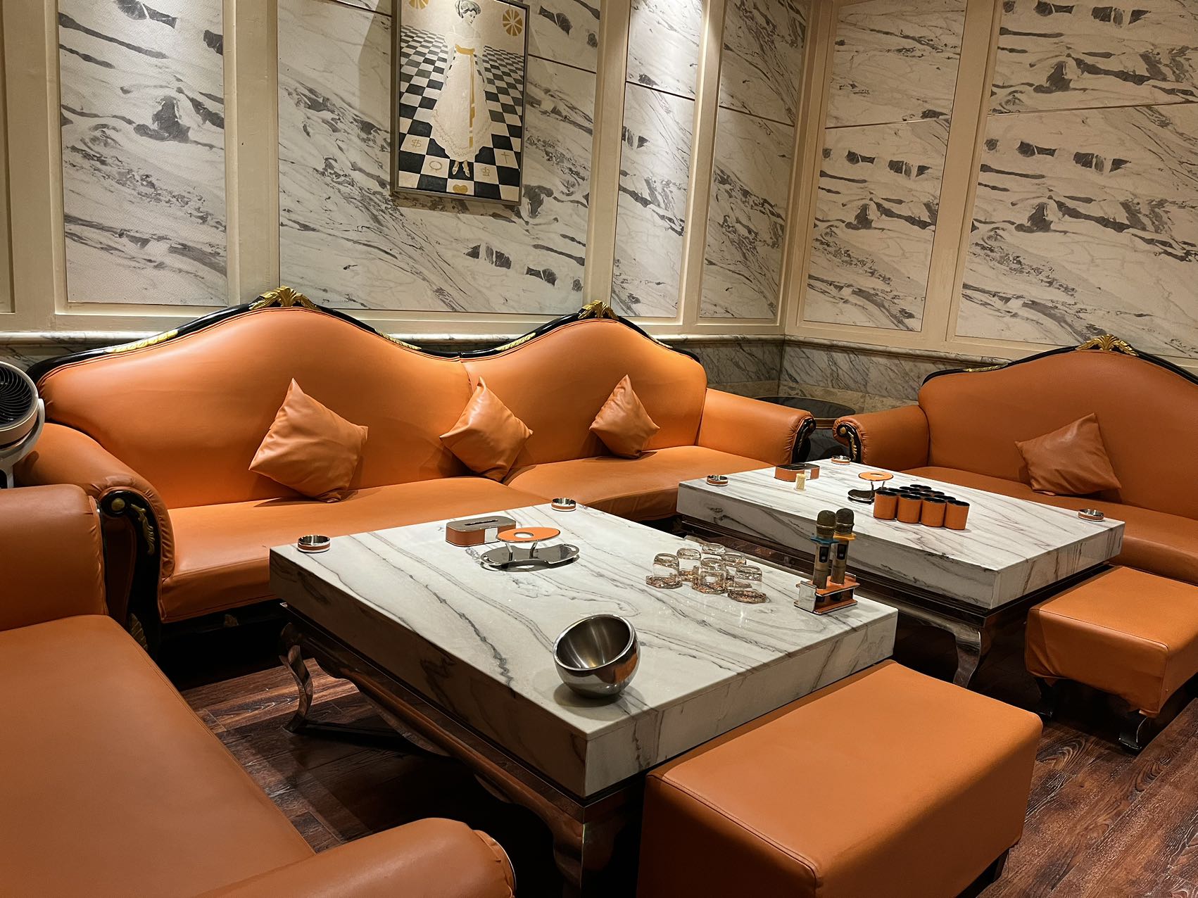 宁波商务KTV豪华大包厢内景