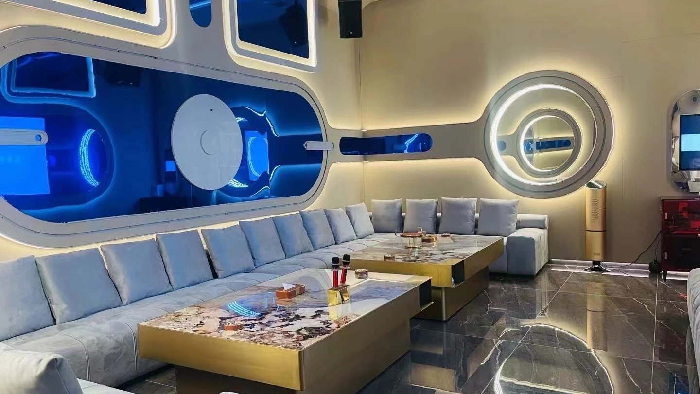 武汉商务KTV高脚椅与酒杯