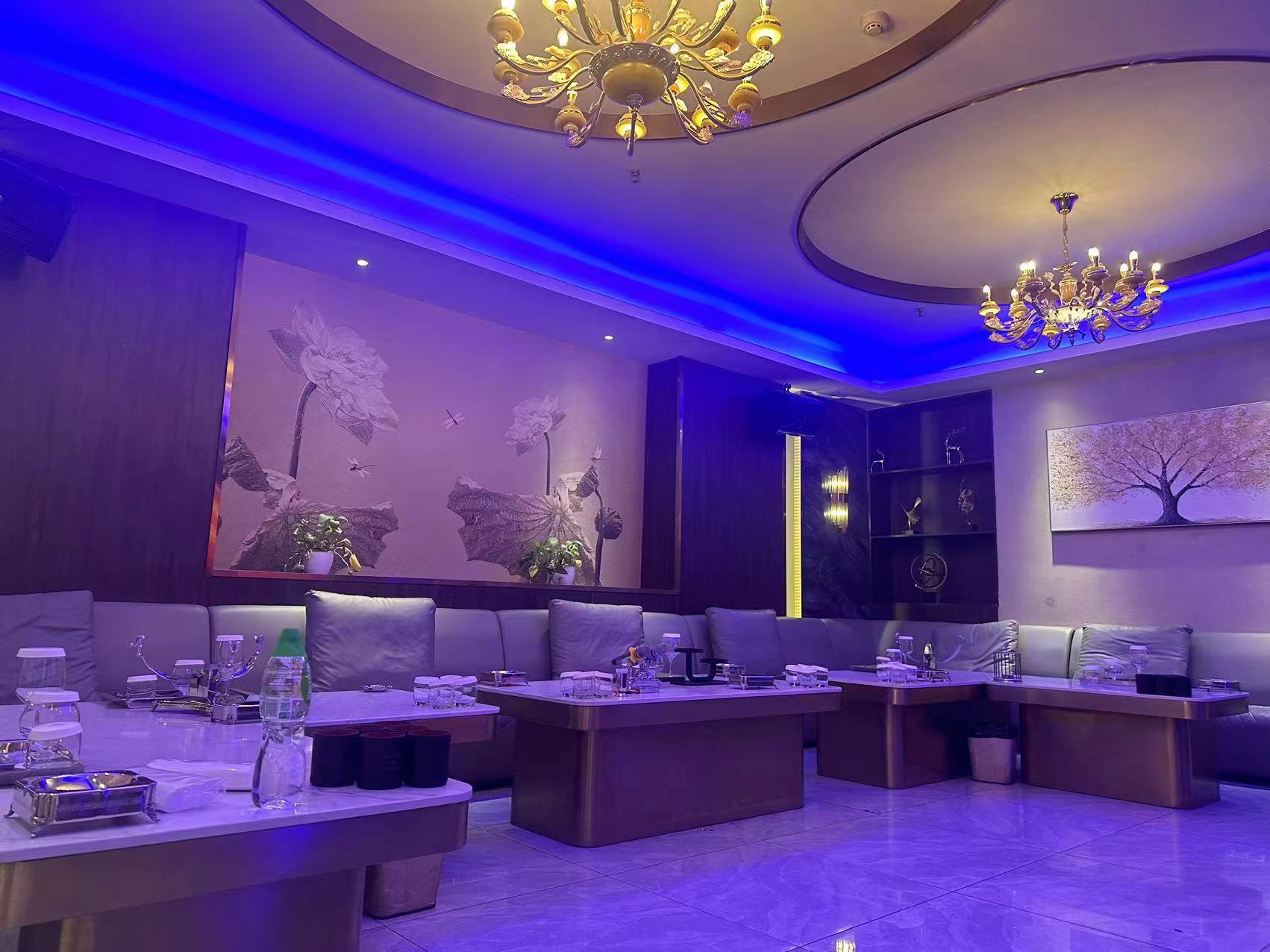 东城商务KTV内部走廊与灯光设计