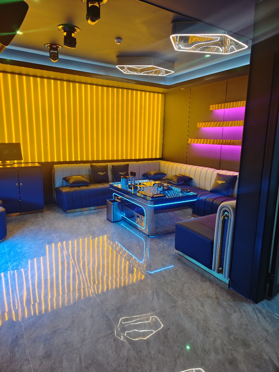 上海宝尊汇商务KTV预订|M9 Parkty K高境景瑞生活广场商务娱乐首选