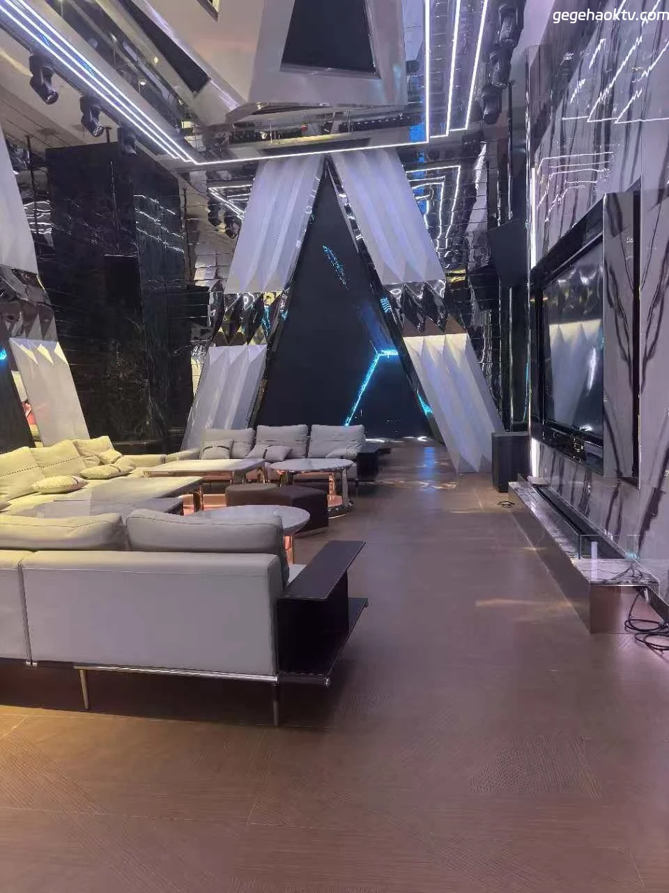 中嬛KTV豪华包厢实景