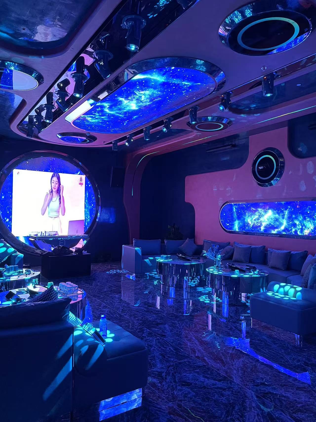 杭州商务F1PARTY KTV甄空主题包厢