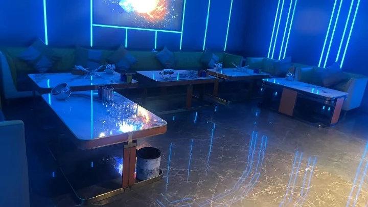 上海优兰国际商务KTV夜景外观