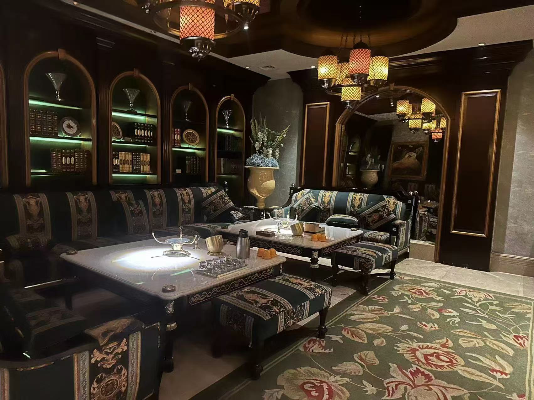 东方魅力商务KTV yan员合影