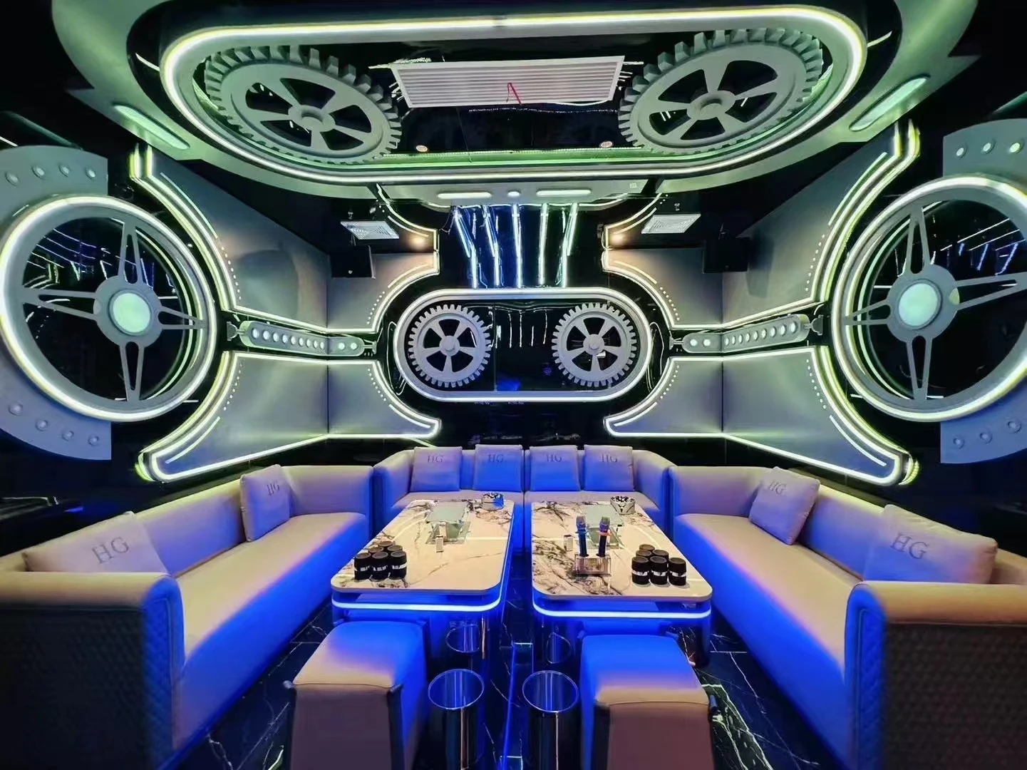 南京市六合区商务帝爵KTVyan员与少爷团队合影